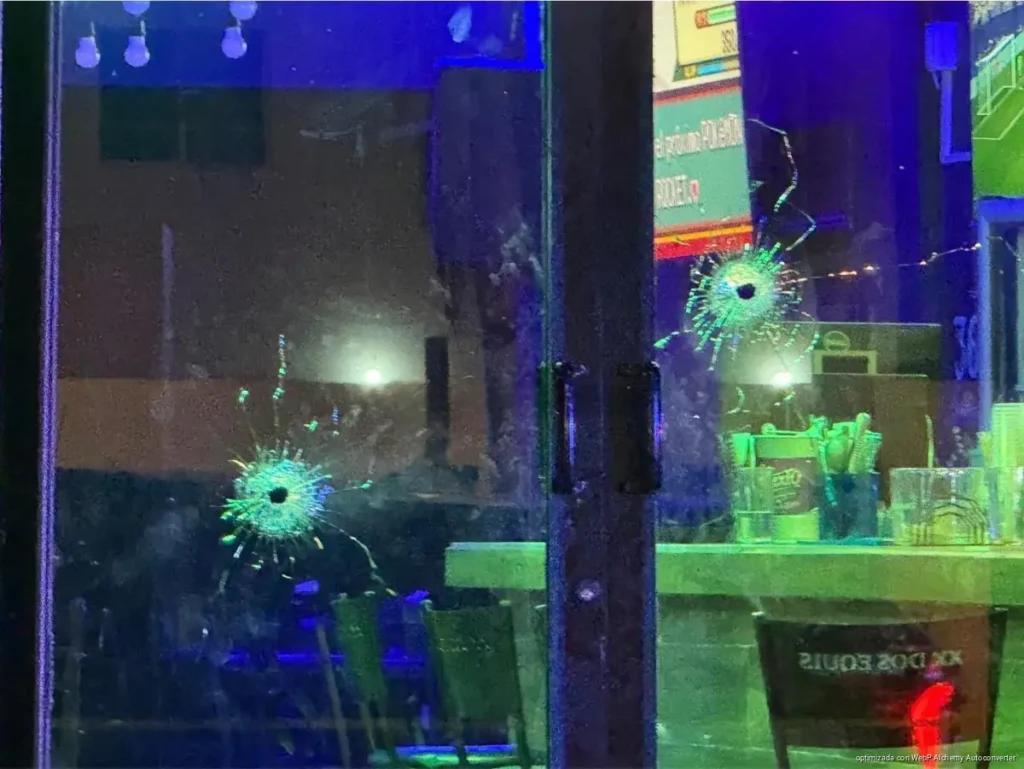 Agresión contra bar en Playa del Carmen deja daños y genera movilización policiaca