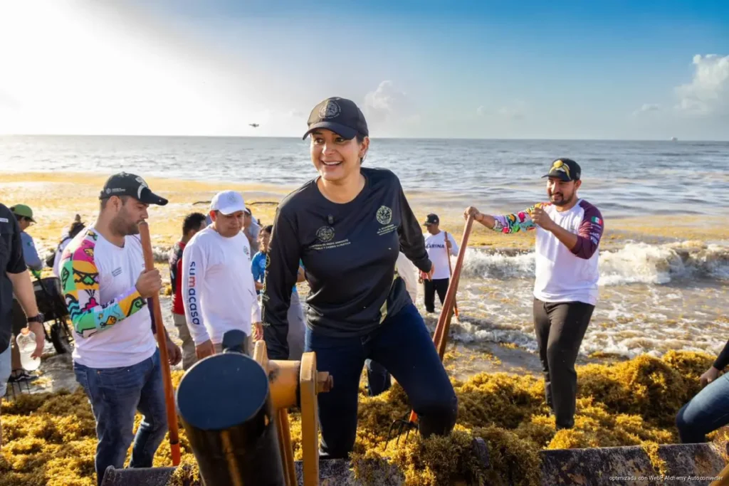 Más de 2 mil personas acompañan a Estefanía Mercado en mega brigada de limpieza de playas para hacer frente al sargazo