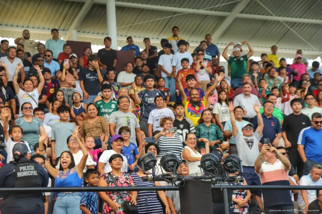 Noche histórica para Chetumal: renace el Estadio 10 de Abril y vuelve a latir la pasión por el fútbol