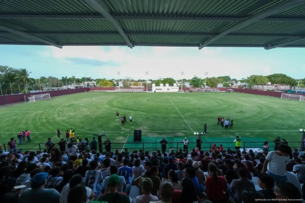 Reabre sus puertas el Estadio 10 de Abril con renovada imagen y partido internacional en Chetumal: Mara Lezama