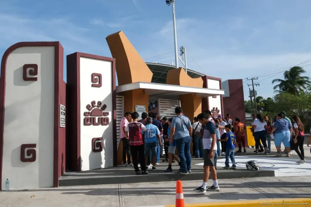 Reabre sus puertas el Estadio 10 de Abril con renovada imagen y partido internacional en Chetumal: Mara Lezama