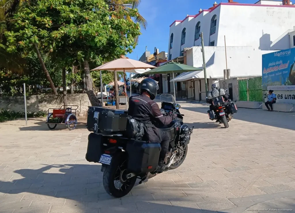 Motociclistas recorren más de mil kilómetros para disfrutar de Playa del Carmen Motociclistas recorren más de mil kilómetros para disfrutar de Playa del Carmen