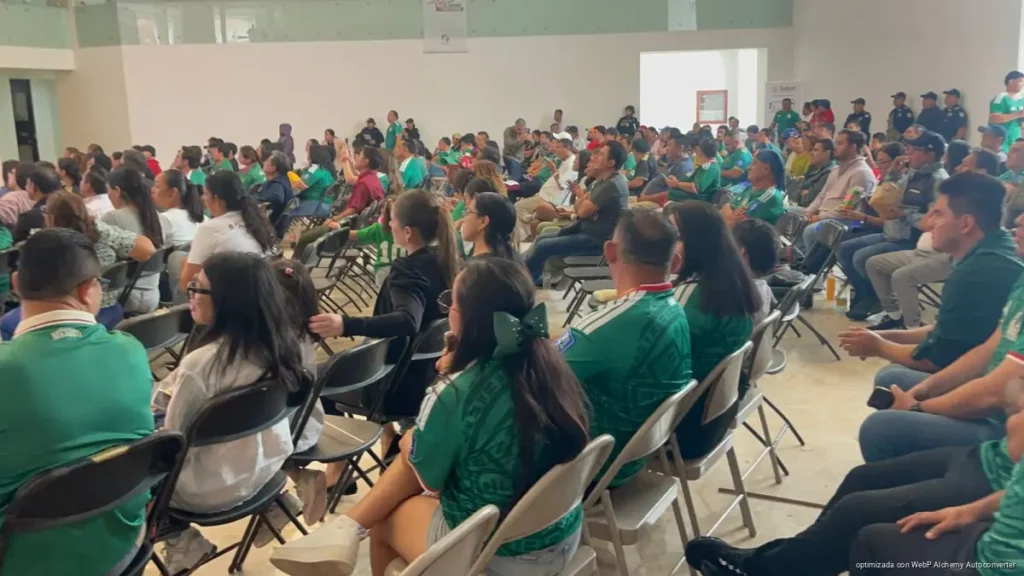 Familias se reúnen en Chetumal para disfrutar juego de la selección mexicana
