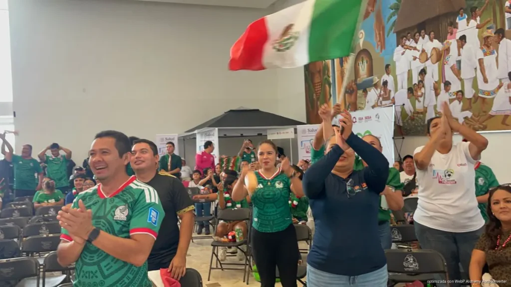 Familias se reúnen en Chetumal para disfrutar juego de la selección mexicana