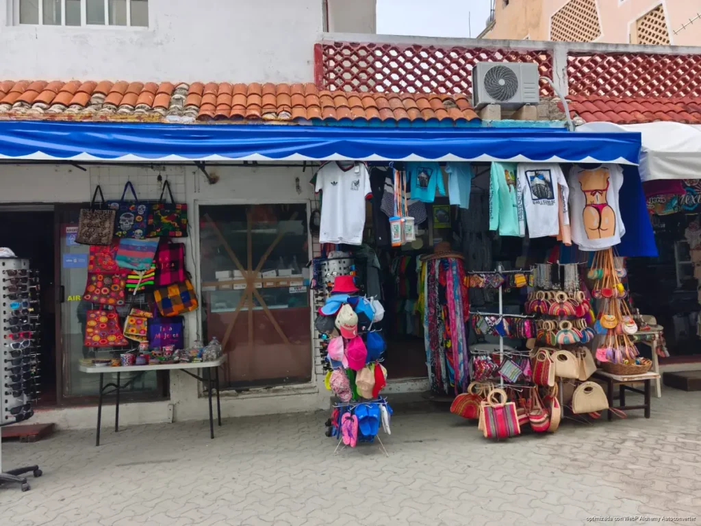 Artesanos y restauranteros de Isla Mujeres reportan bajas ventas por escaso turismo y obras urbanas Artesanos y restauranteros de Isla Mujeres reportan bajas ventas por escaso turismo y obras urbanas