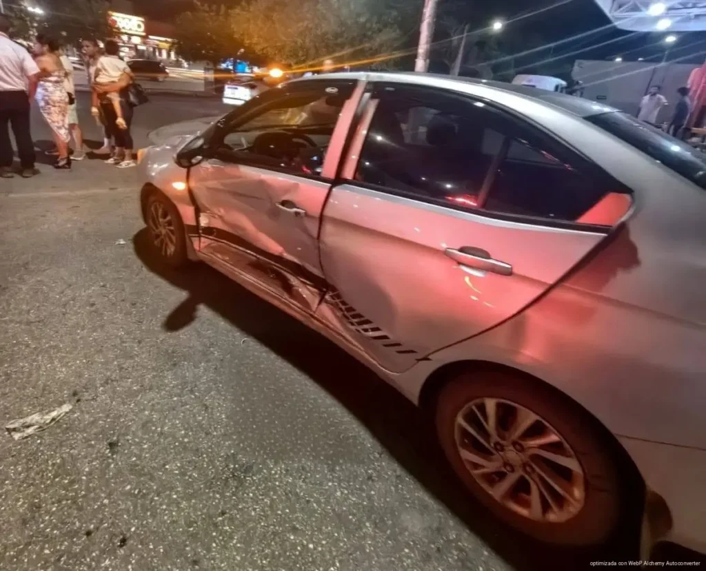 Choque en Villas del Sol deja una joven lesionada