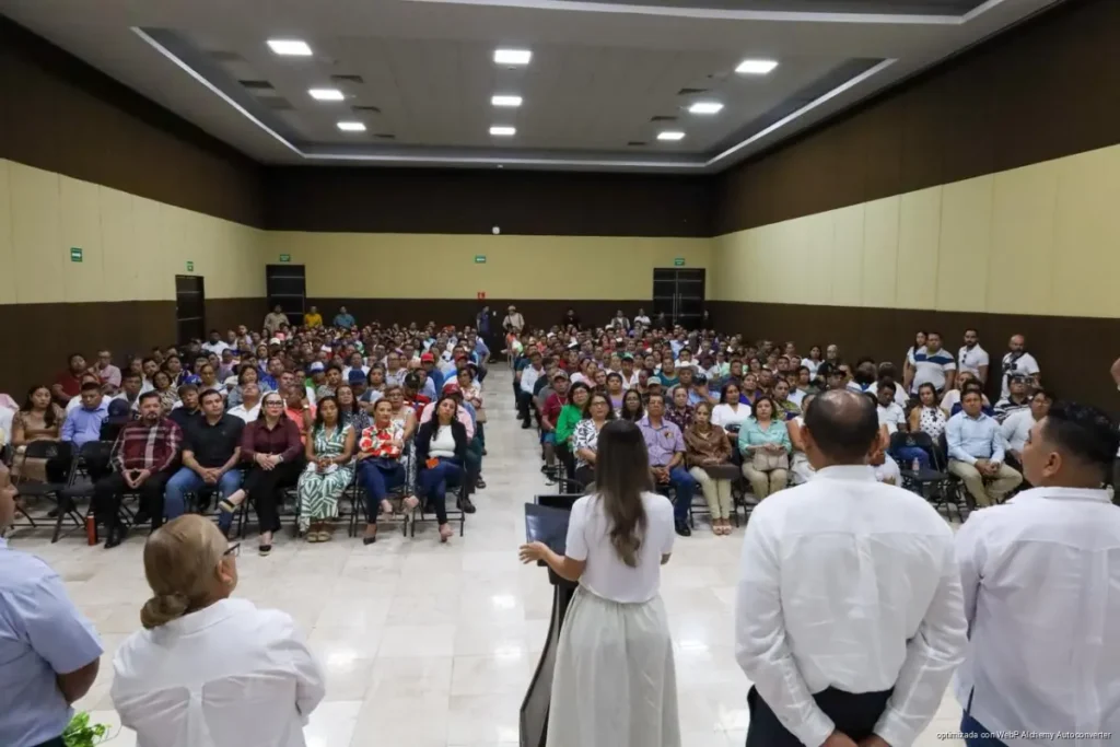 Reconoce Yensunni Martínez la trayectoria de 383 trabajadores municipales