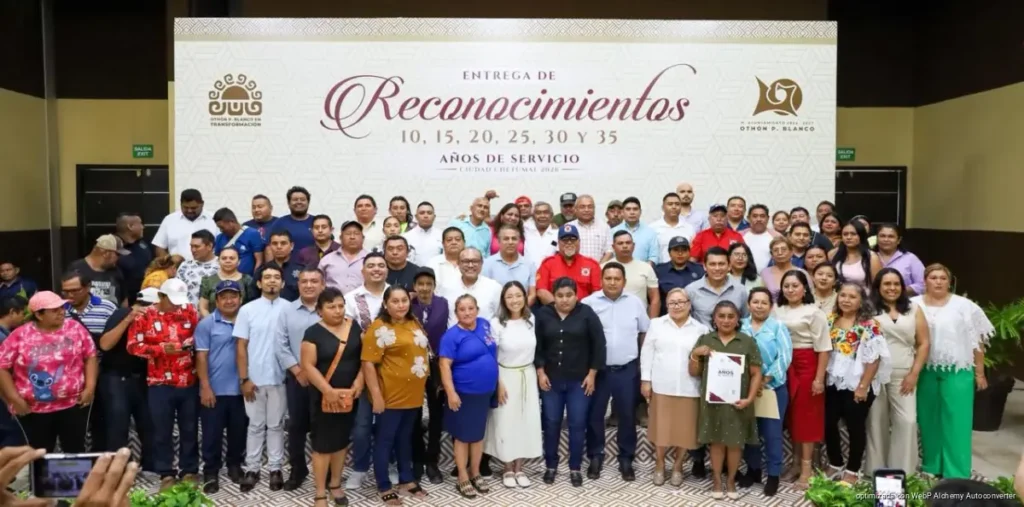 Reconoce Yensunni Martínez la trayectoria de 383 trabajadores municipales