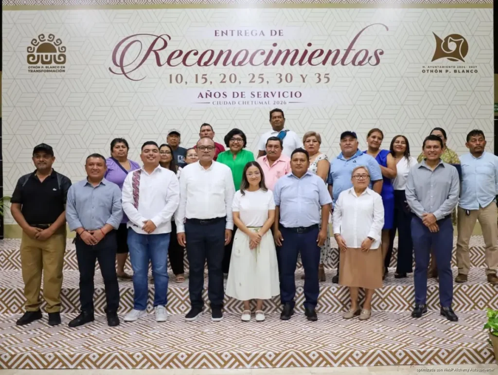 Reconoce Yensunni Martínez la trayectoria de 383 trabajadores municipales