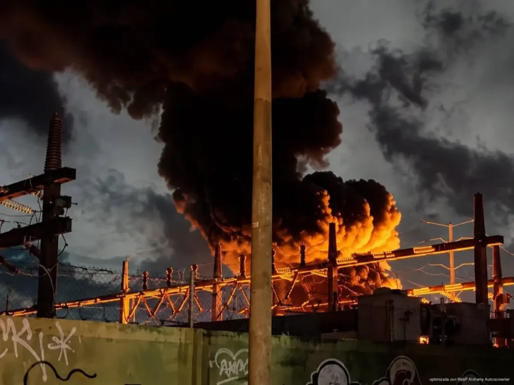 Incendio en instalaciones de CFE deja apagones en zonas de Cancún