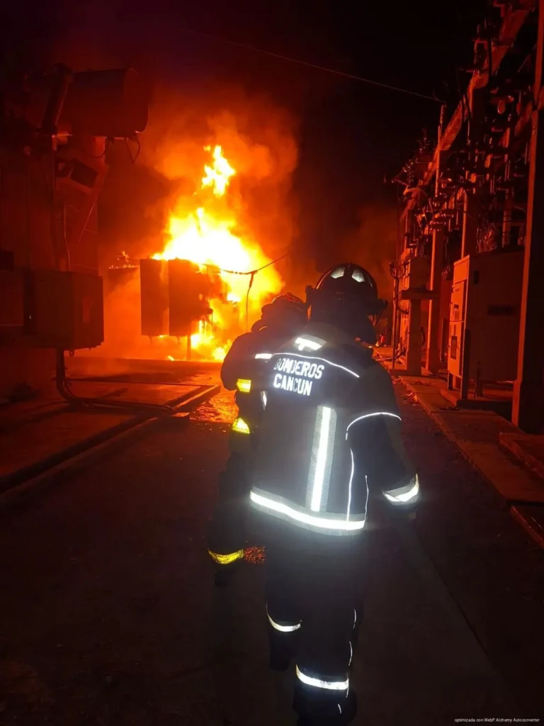 Incendio en subestación de CFE deja sin luz a miles en Cancún; servicio ya fue restablecido