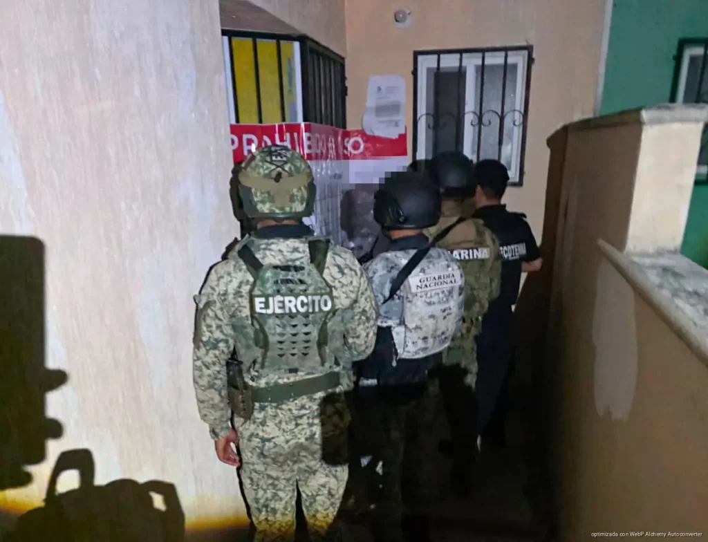 Rescata Fiscalía a tres mujeres durante cateo por presunta trata en Playa del Carmen Rescata Fiscalía a tres mujeres durante cateo por presunta trata en Playa del Carmen