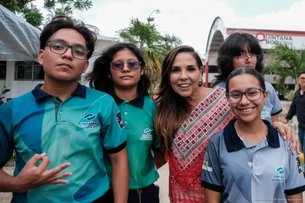 Mara Lezama inaugura domo en CONALEP Cancún III tras 18 años