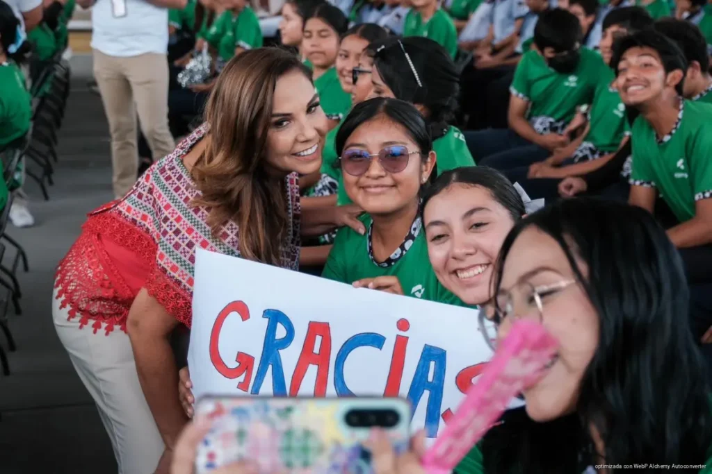 Mara Lezama inaugura domo en CONALEP Cancún III tras 18 años