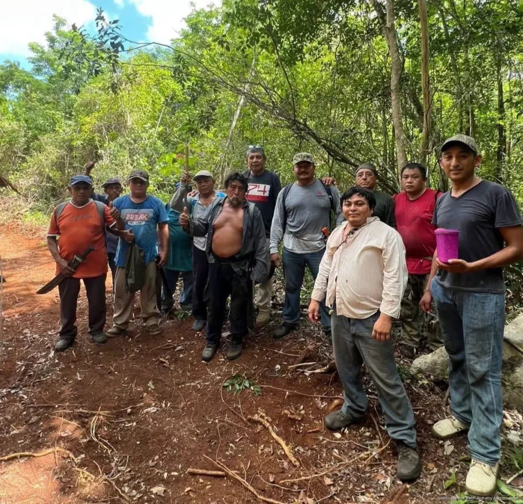 Rescatan a Don Fermín de 80 años y Keiko, estaban perdidos en la selva maya de Quintana Roo