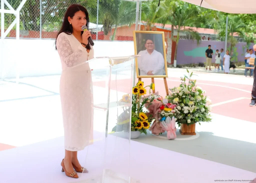 Entrega Cancún parque renovado en honor a Adolfo “Rojo” González