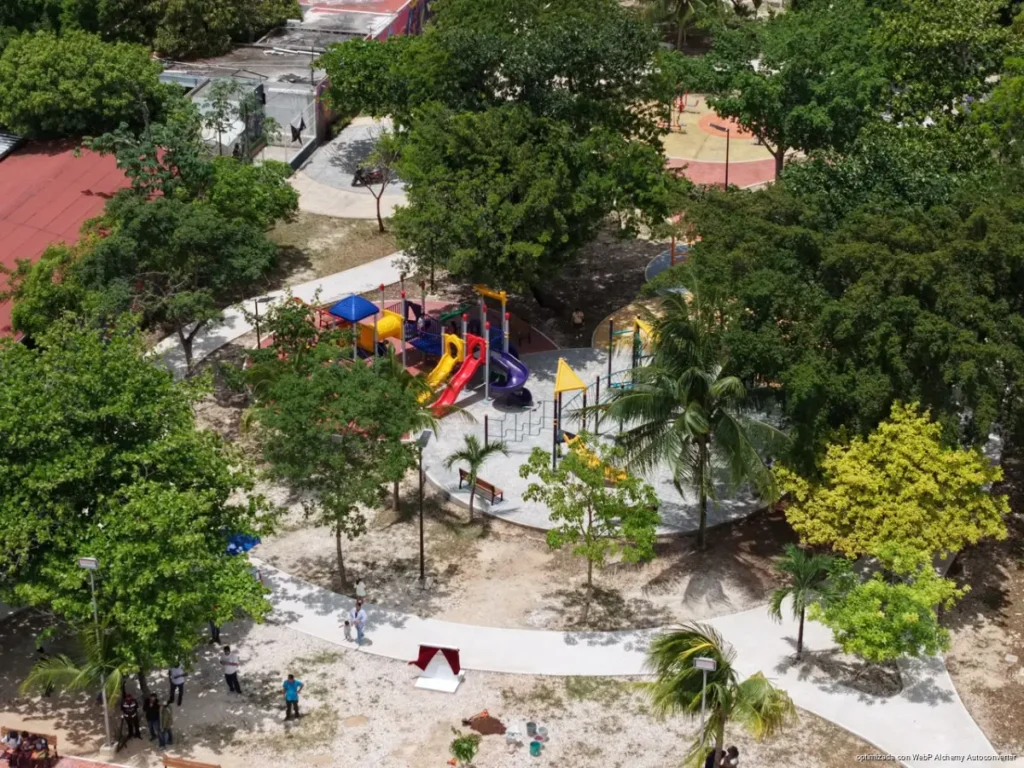 Entrega Cancún parque renovado en honor a Adolfo “Rojo” González