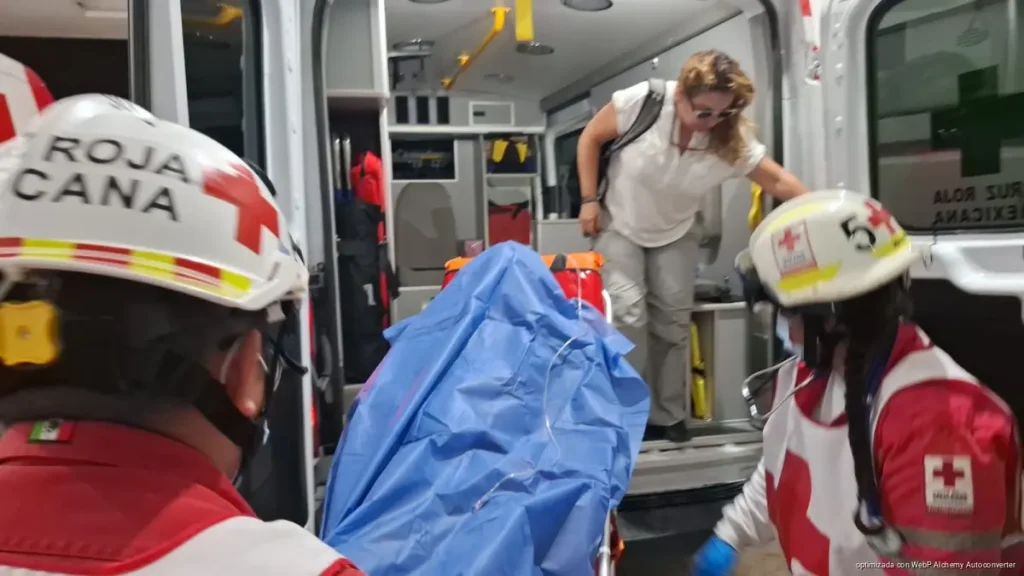 Enfrenta extranjero a presunto asaltante y ambos terminan heridos