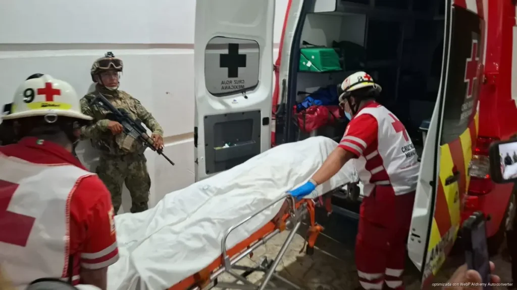 Enfrenta extranjero a presunto asaltante y ambos terminan heridos