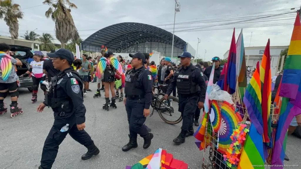 Capacitan a policías para resguardar marchas de la diversidad en Playa del Carmen Capacitan a policías para resguardar marchas de la diversidad en Playa del Carmen