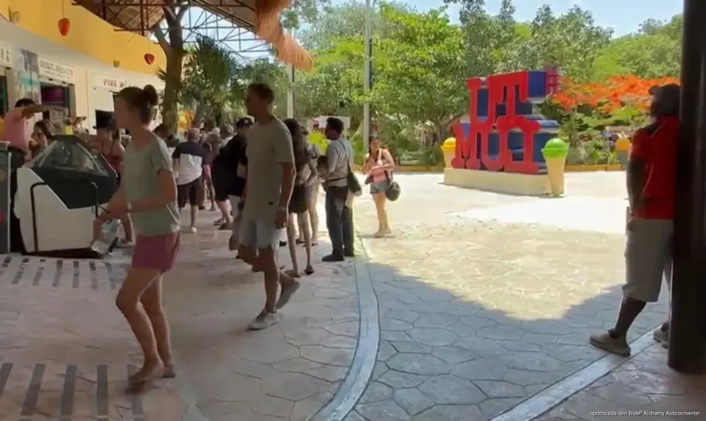 Resienten guías de Tulum caída de visitantes en zona arqueológica Resienten guías de Tulum caída de visitantes en zona arqueológica