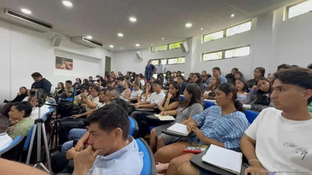 Apoyan a jóvenes para concluir primaria, secundaria y bachillerato en Playa del Carmen