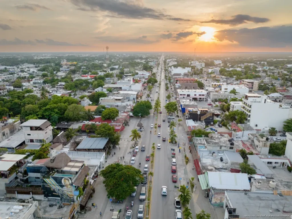 Alertan riesgo ambiental por obras sin ordenamiento ecológico en Tulum. Centinelas del Agua advierte sobre daño a cenotes y acuíferos ante crecimiento sin planeación.
