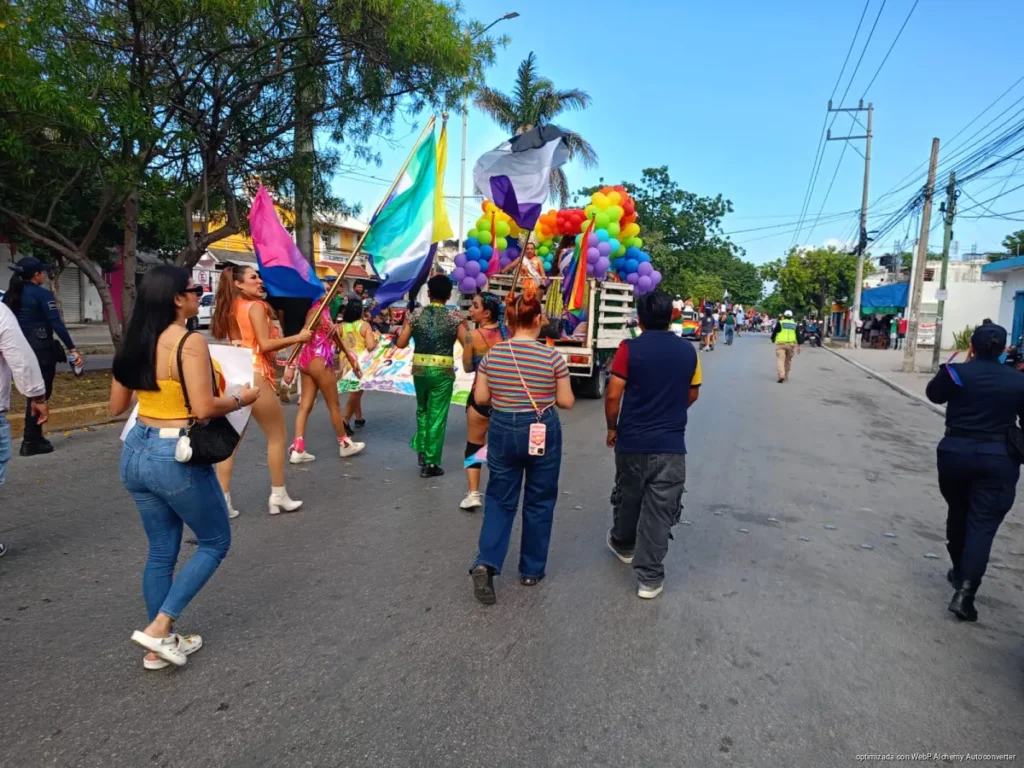 Marcha LGBT+ llena de color y exigencias las calles de Playa del Carmen