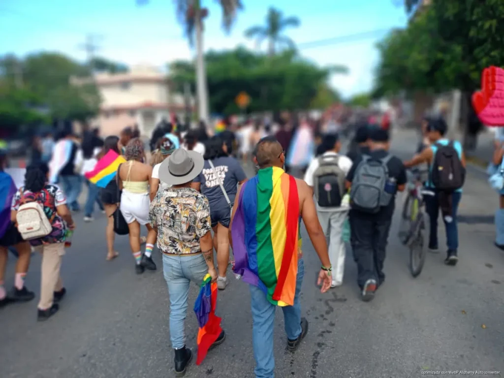 Marcha LGBT+ llena de color y exigencias las calles de Playa del Carmen