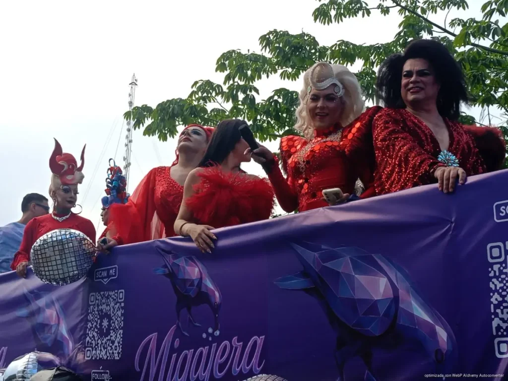 Marcha LGBT+ llena de color y exigencias las calles de Playa del Carmen
