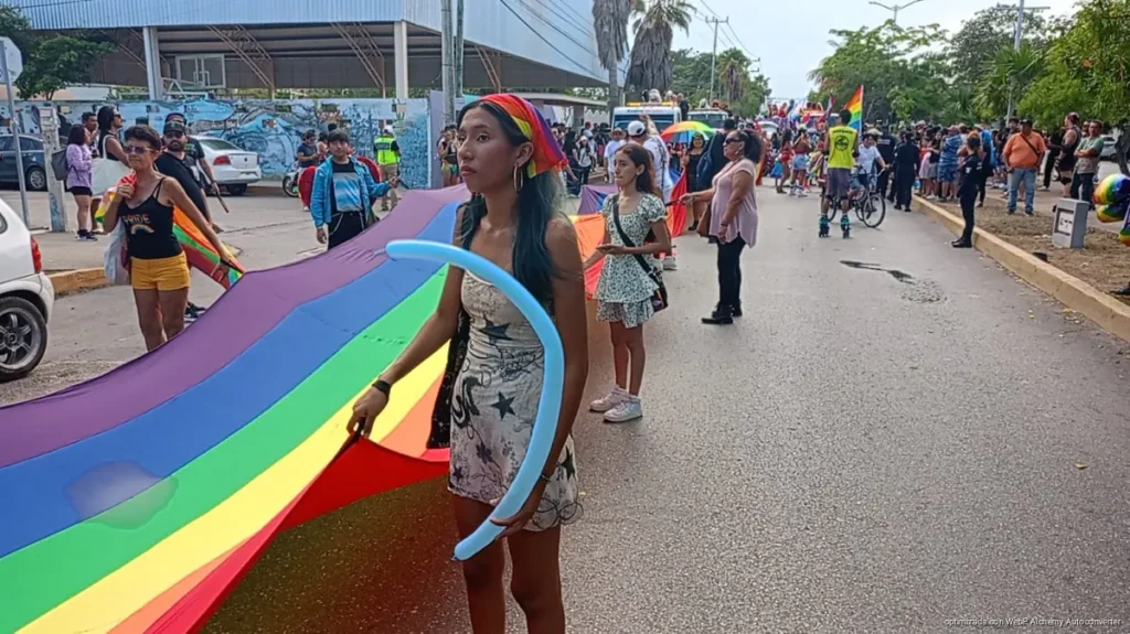 Marcha LGBT+ llena de color y exigencias las calles de Playa del Carmen