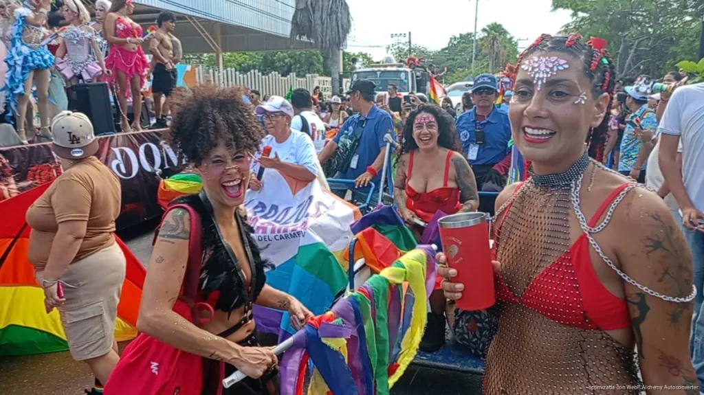 Marcha LGBT+ llena de color y exigencias las calles de Playa del Carmen