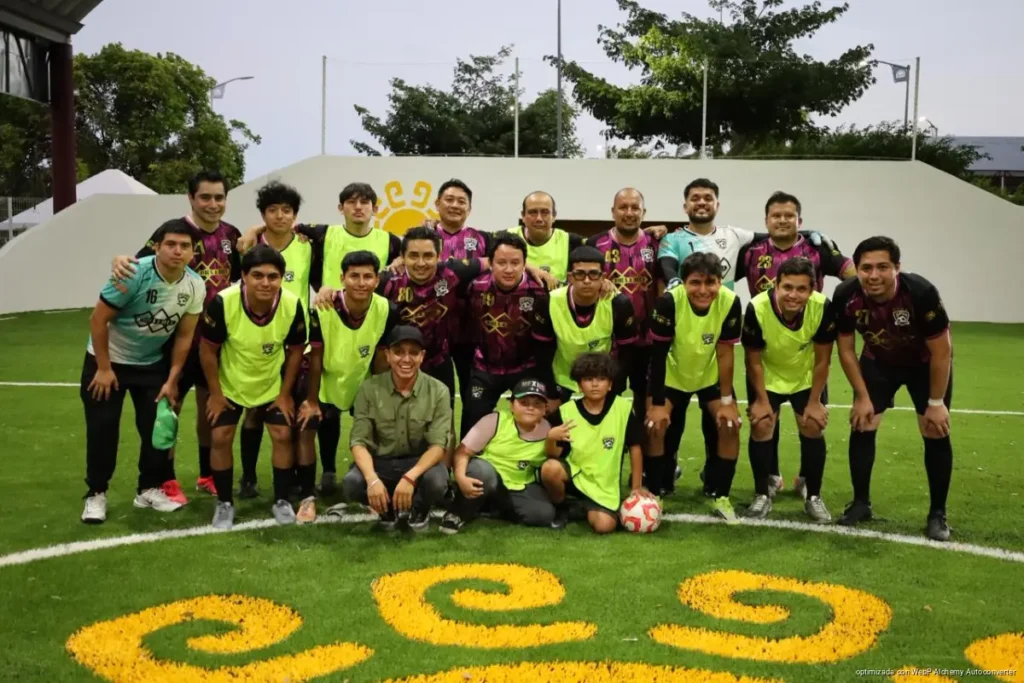 Yensunni Martínez inaugura nueva cancha techada de fútbol rápido en la Alameda de Chetumal