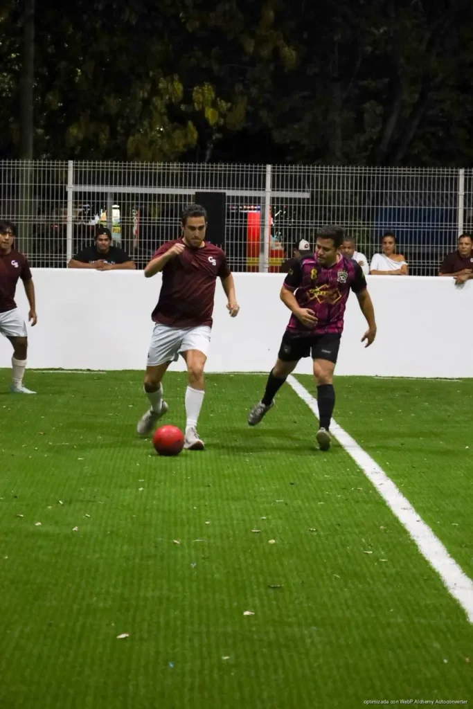 Yensunni Martínez inaugura nueva cancha techada de fútbol rápido en la Alameda de Chetumal