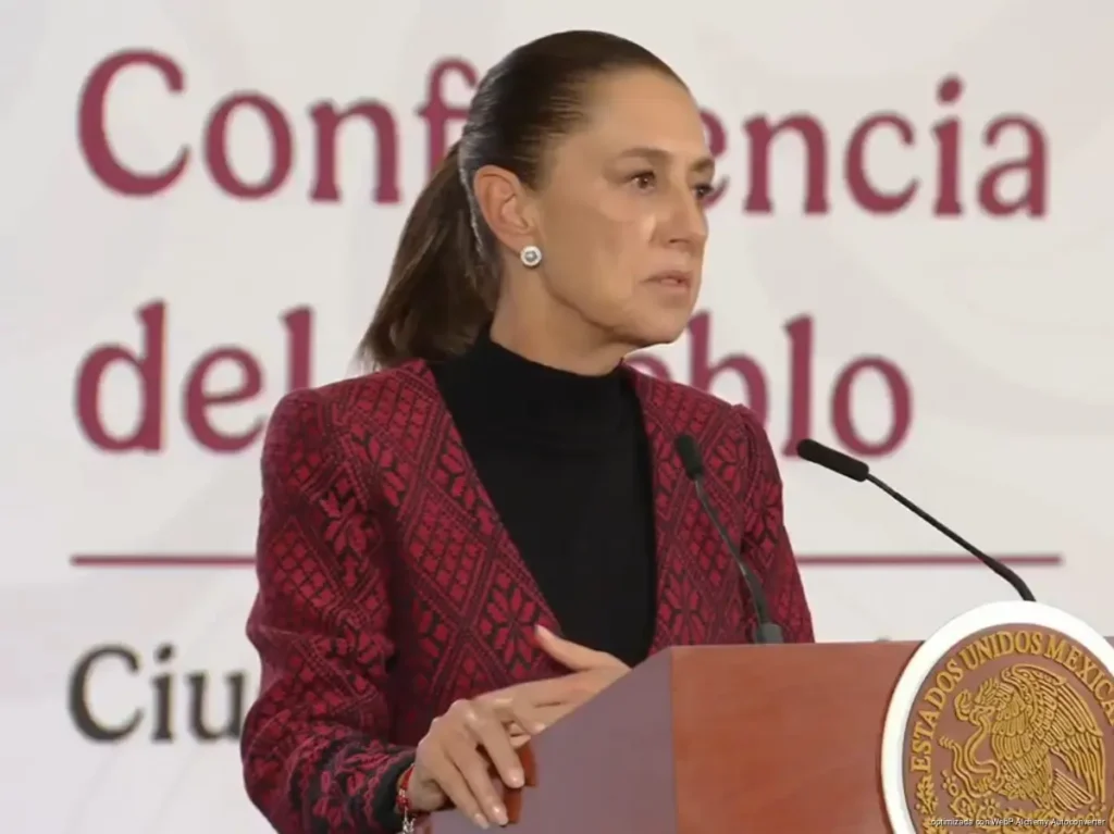 Sheinbaum y SEP lanzan debate nacional para regular el celular en aulas Sheinbaum y SEP lanzan debate nacional para regular el celular en aulas