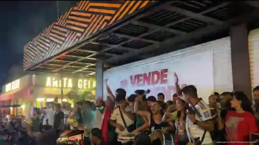 Desborda Playa del Carmen alegría tras triunfo de México ante Ecuador