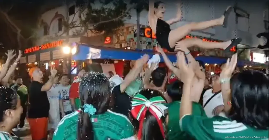 Desborda Playa del Carmen alegría tras triunfo de México ante Ecuador