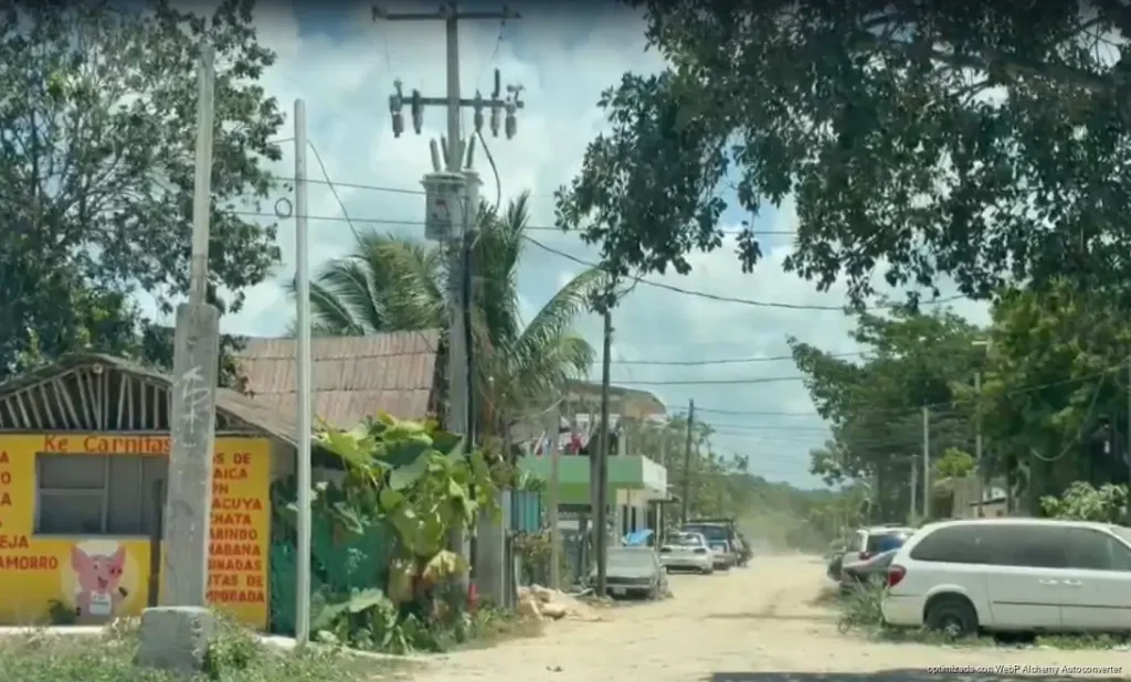 Avanza electrificación formal en colonias irregulares de Tulum