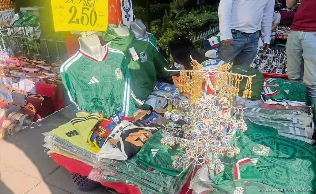 Retiran a vendedores sin permiso por venta de artículos deportivos en Cancún