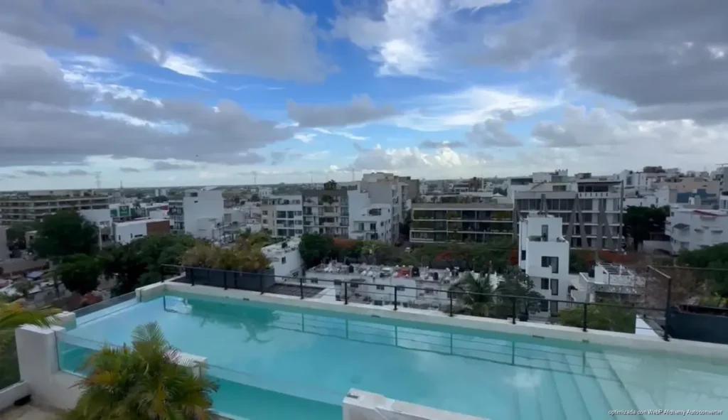 Ganan terreno rooftops ante arribo de sargazo en Playa del Carmen Ganan terreno rooftops ante arribo de sargazo en Playa del Carmen