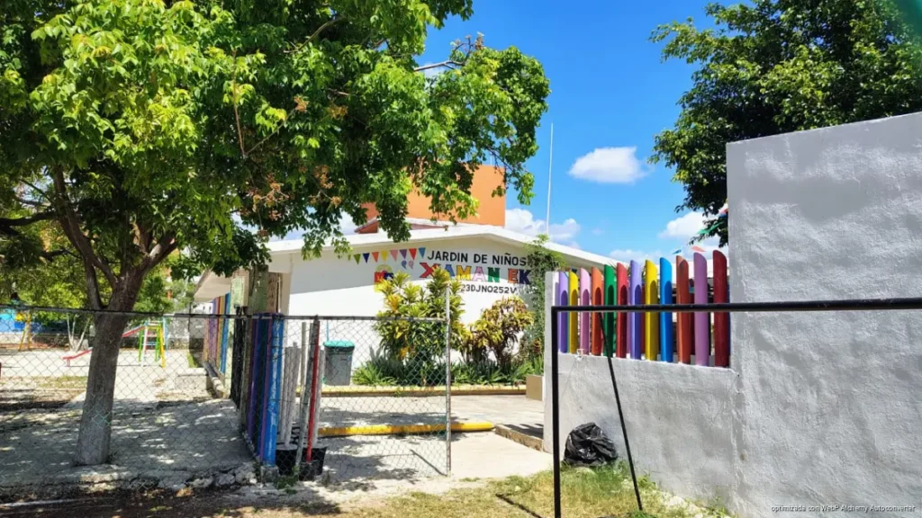 Roban herramientas y material de preescolar en la Región 235 de Cancún
