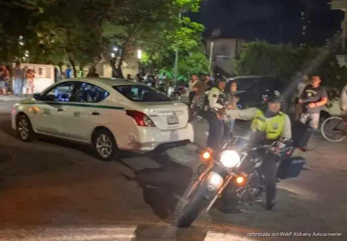 Desata taxista persecución tras evadir alcoholímetro en Playa del Carmen