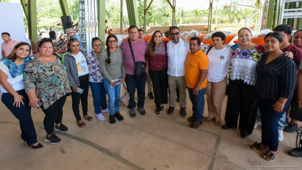 Fortalece Mara Lezama a artesanas y productores mayas con entrega de equipos e insumos en el sur de Quintana Roo Fortalece Mara Lezama a artesanas y productores mayas con entrega de equipos e insumos en el sur de Quintana Roo