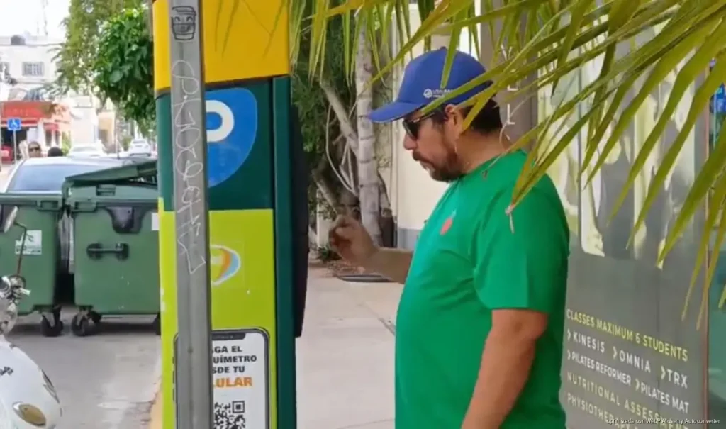 Exigen reparar parquímetros dañados en el centro de Playa del Carmen