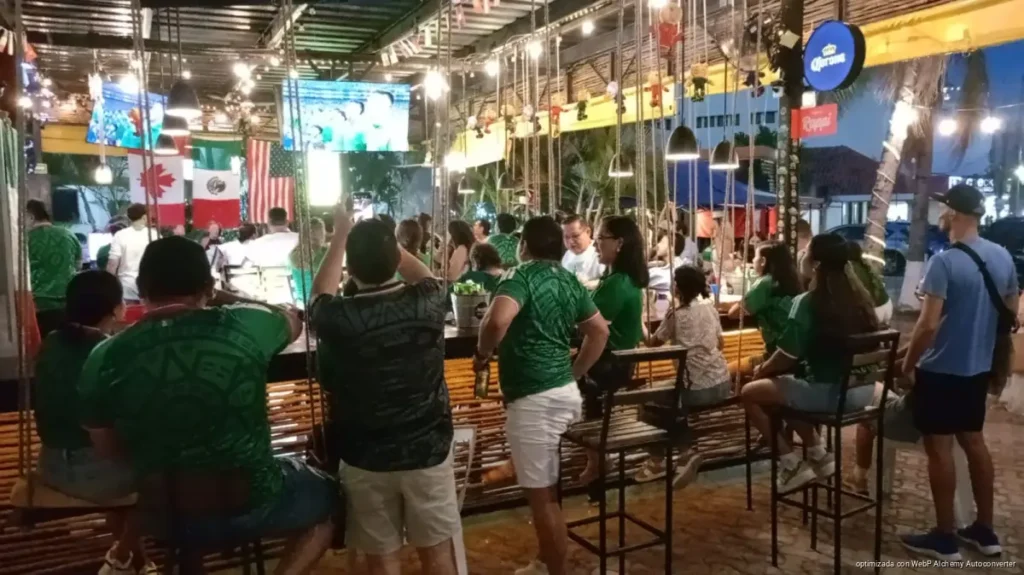 Resentirán restauranteros eliminación de México tras repunte en ventas