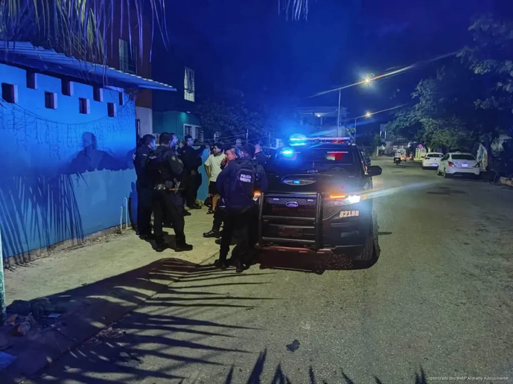 Atrapan vecinos a presunto ladrón oculto dentro de tinaco en Villas del Sol