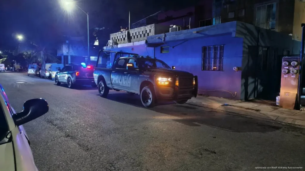 Atrapan vecinos a presunto ladrón oculto dentro de tinaco en Villas del Sol