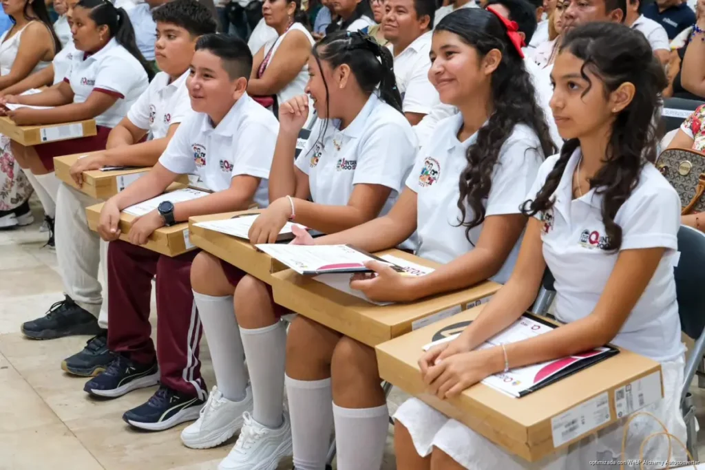 Premia Mara Lezama a las y los estudiantes ganadores de la Olimpiada del Conocimiento Infantil 2026