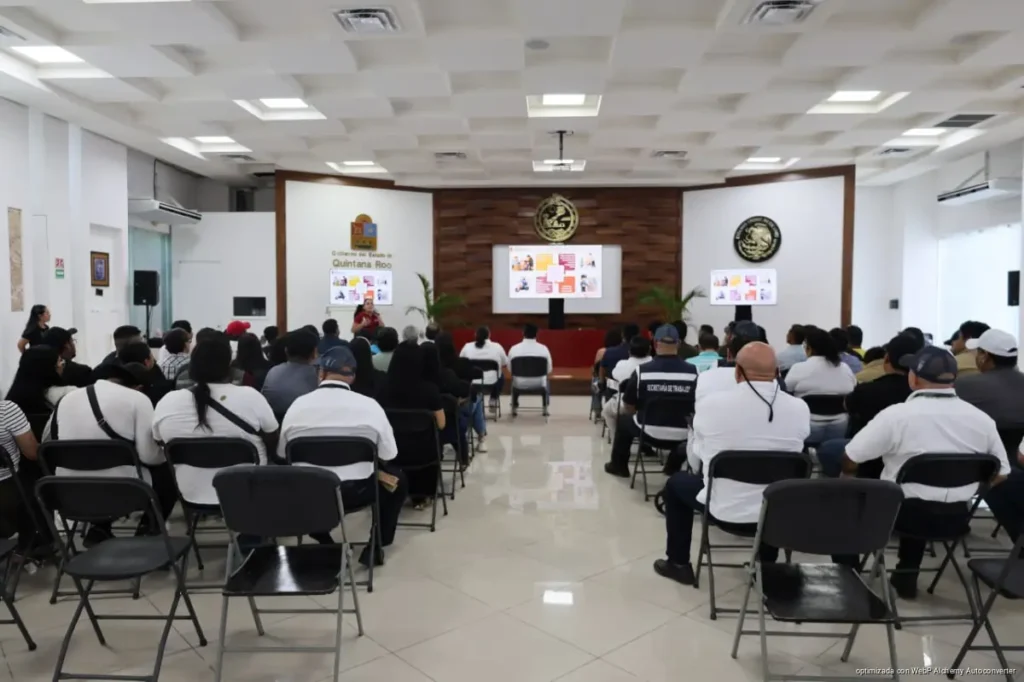 Operadores de Playa del Carmen reciben capacitación clave para prevenir violencia en transporte público