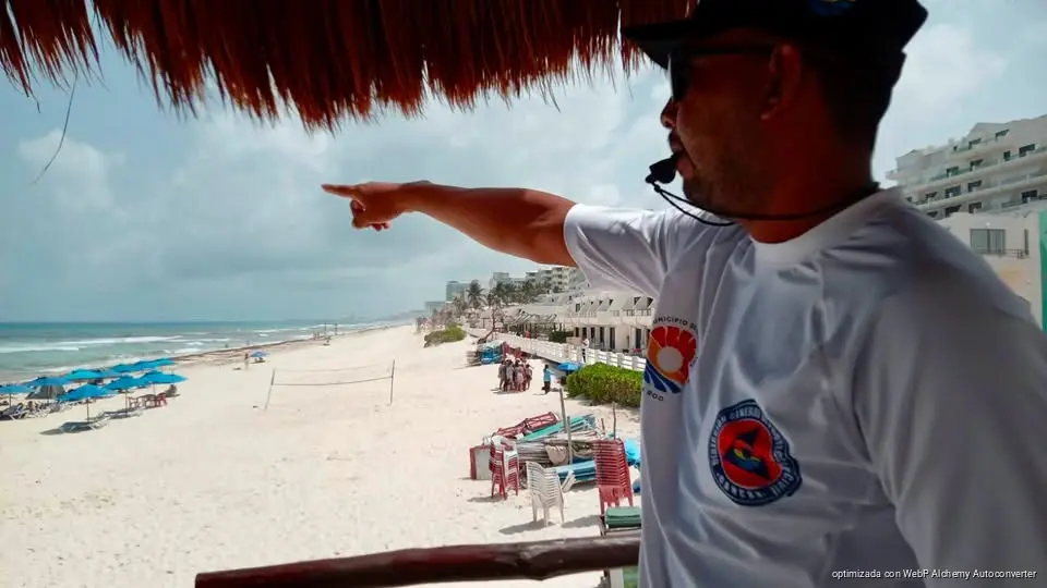Alertan por bañistas que entran al mar sin guardavidas en Cancún; aumentan incidentes entre las 7 y 9 de la noche Alertan por bañistas que entran al mar sin guardavidas en Cancún; aumentan incidentes entre las 7 y 9 de la noche